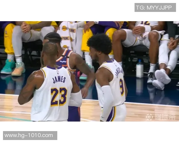 詹姆斯与布朗尼父子同台亮相常规赛揭幕战的历史时刻回顾
